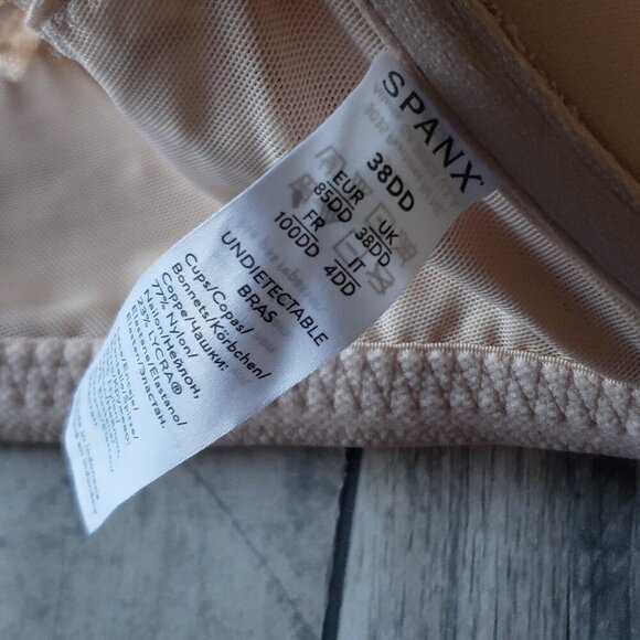 NWT - SPANX Women's Undie-tectable Lightly Lined Full Coverage Bra - Size 38DD - Picture 4 of 4